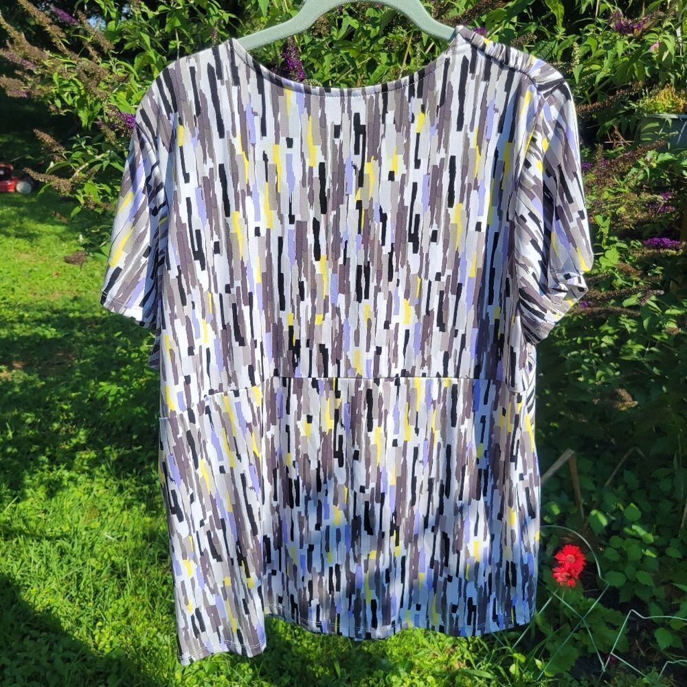 ‎Short Sleeve Top - Picture 2 of 7